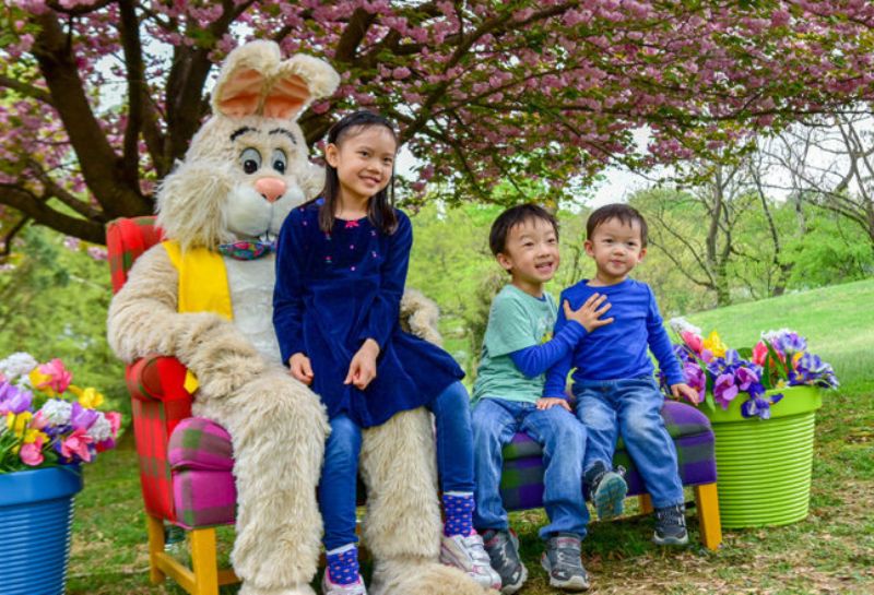 kids posing with easter bunny