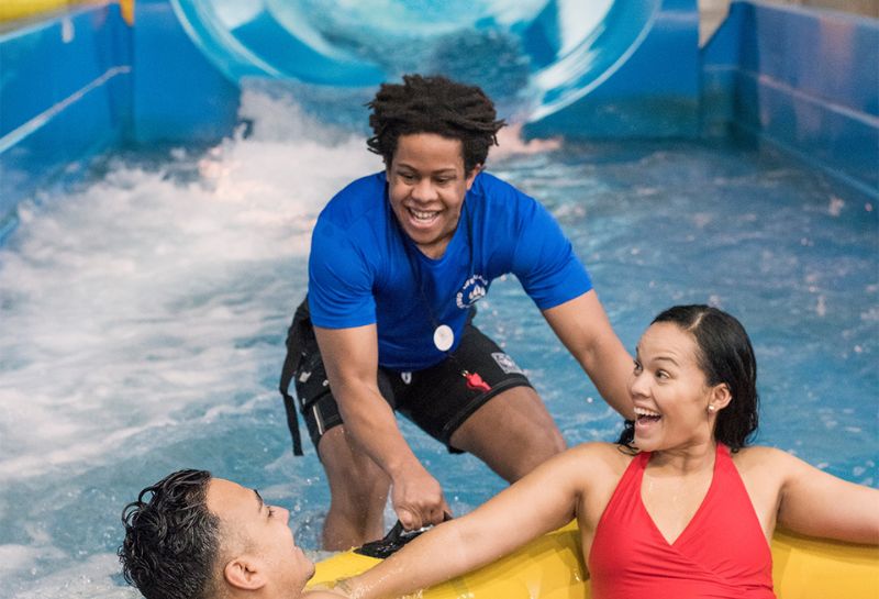 kids splashing at the Great Wolf Lodge