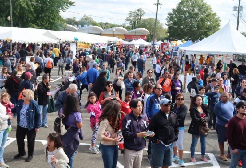Crowd at the Virginia Spring Festival